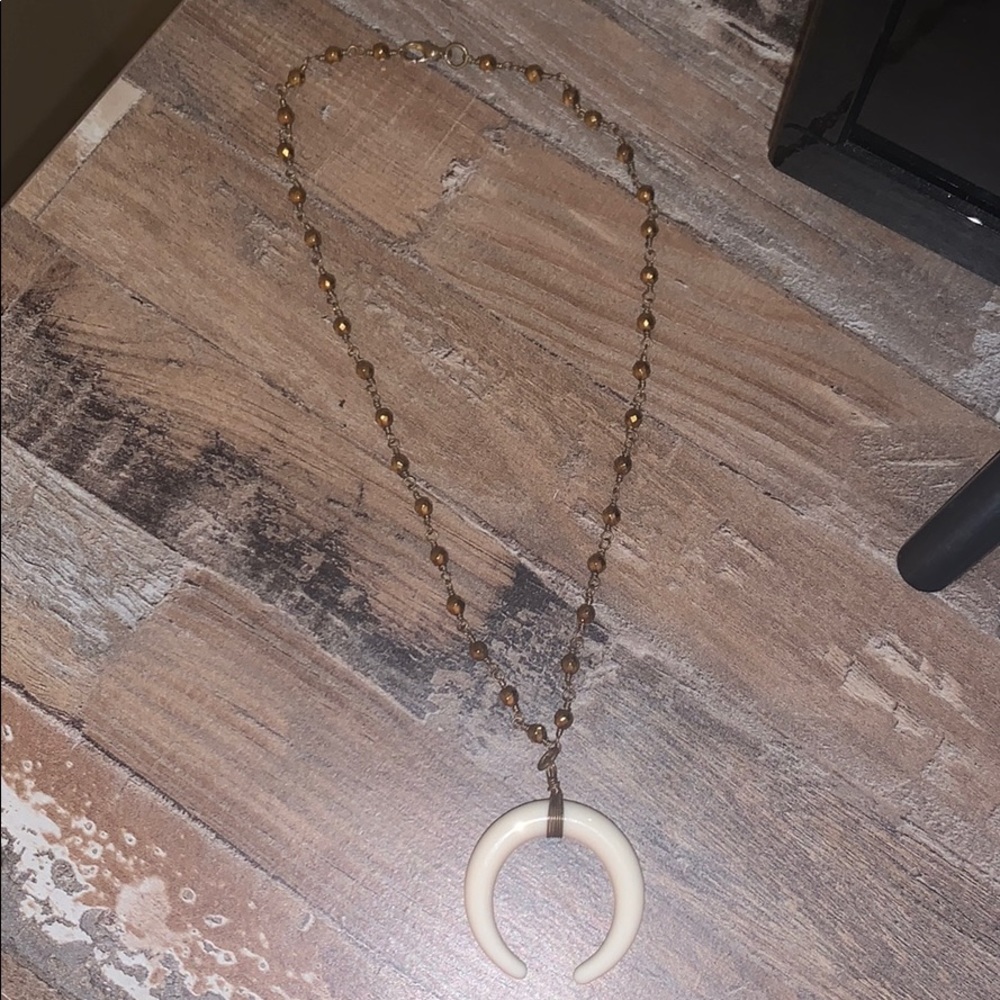 Gold beaded necklace with horn